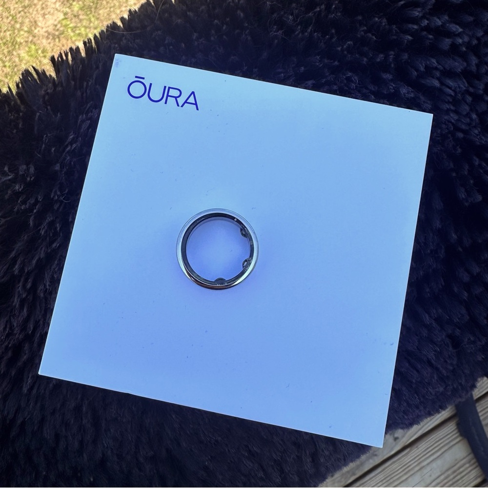 OURA Ring in silver size 10 WITH CHARGER